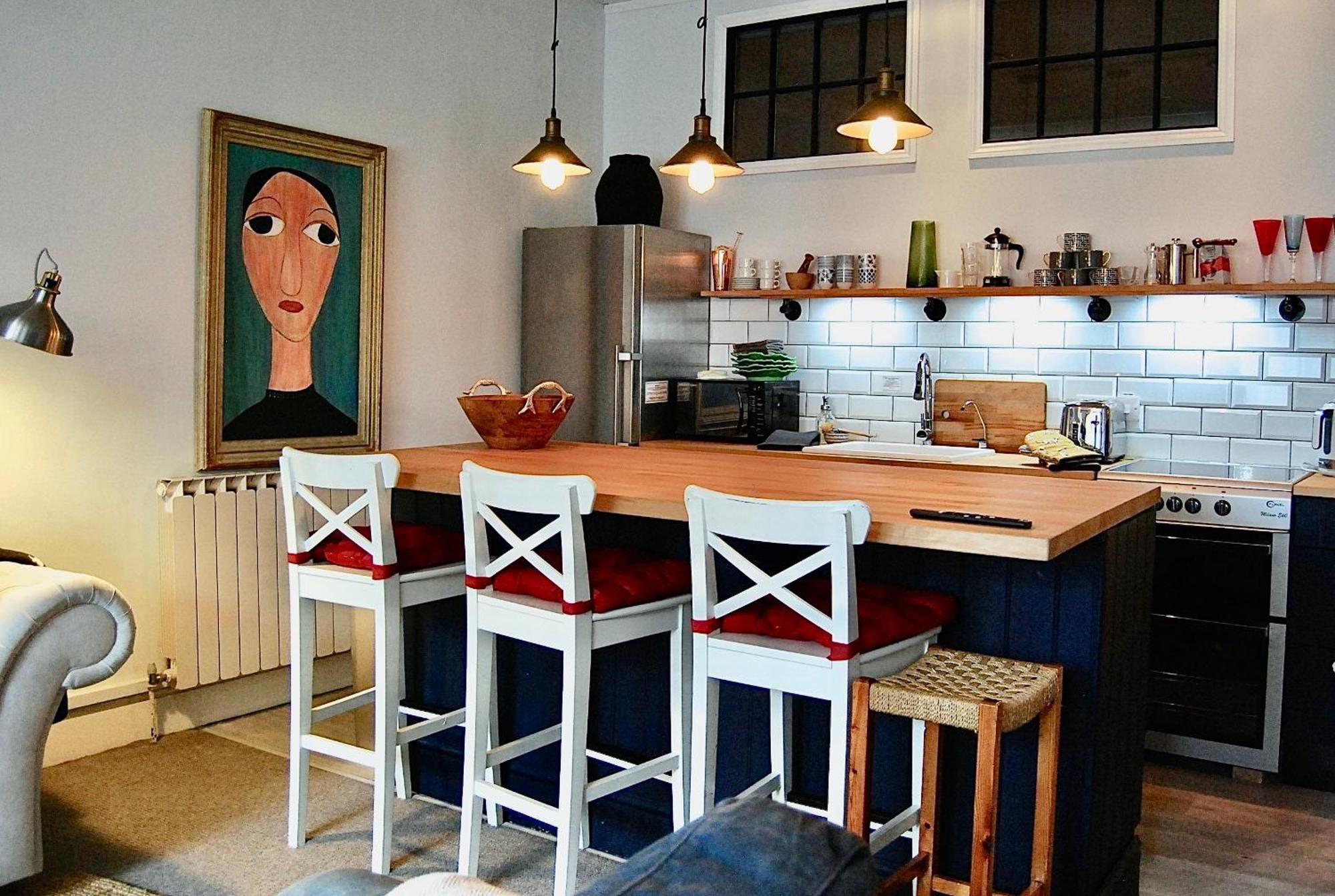 Hampton Court Grand Snug Sleeps 6 - Walk To Palace And Train Apartman Molesey Kültér fotó